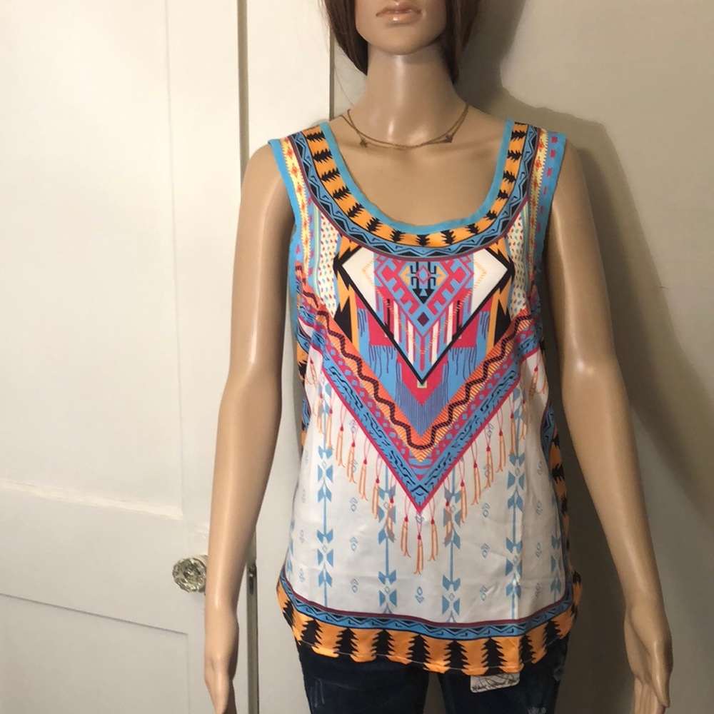 Tribal pattern top. 2X HP - Picture 2 of 8